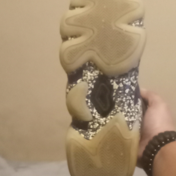 Brand new Kobe nightmare before Xmas kicks - Picture 6 of 9